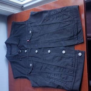 Black Levi's Vest
